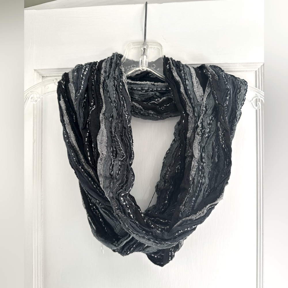 4/$20 DEAL ON SCARF BUNDLES!
Vanity Chic Black and Gray Textured Infinity Scarf